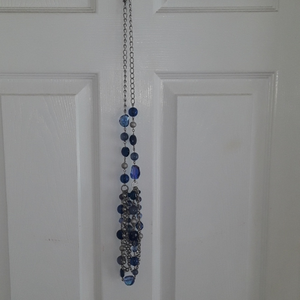 Beautiful long necklace in different blue tones